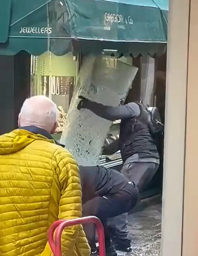 Exclusive Bystander Footage Captures Brazen Jewelry Heist in London