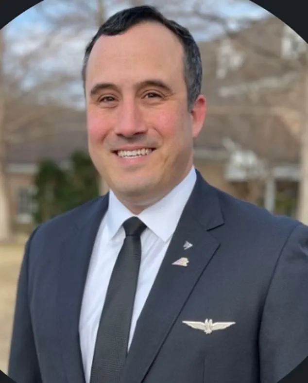 Unions vote no confidence in American Airlines CEO amid crisis