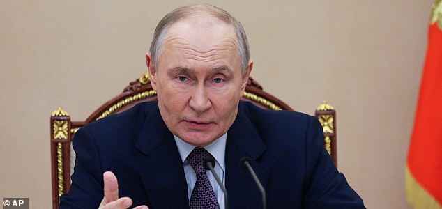 UK and Pakistan Deploy Navies Amid Rising Middle East Tensions