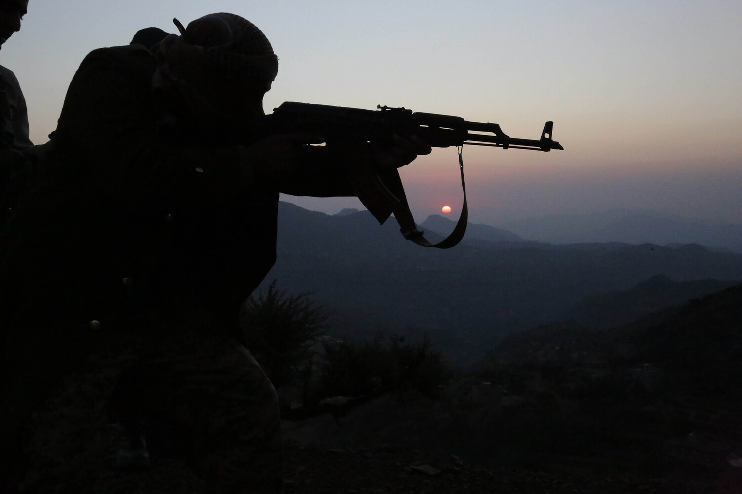 Houthi Alignment With Iran Amid Escalating Regional Tensions Threatens Yemen's Stability