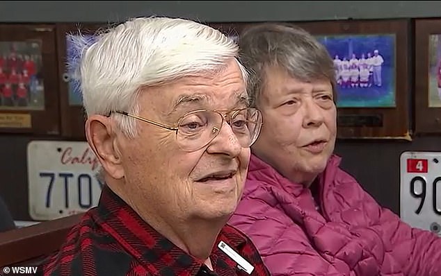 Viral Video Inspires Customer to Help Elderly DoorDash Driver in Need