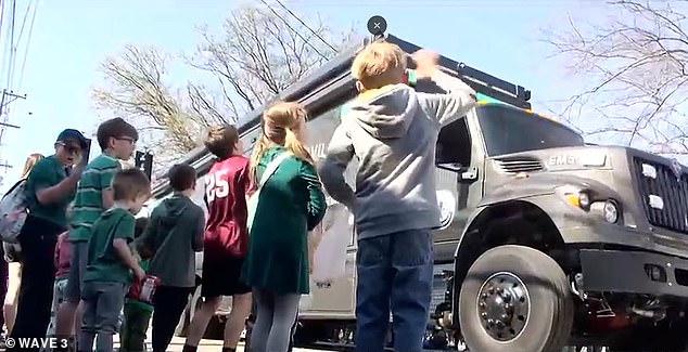 命题

Local Mother Killed in St Patrick's Day Parade Accident Sparks Safety Concerns