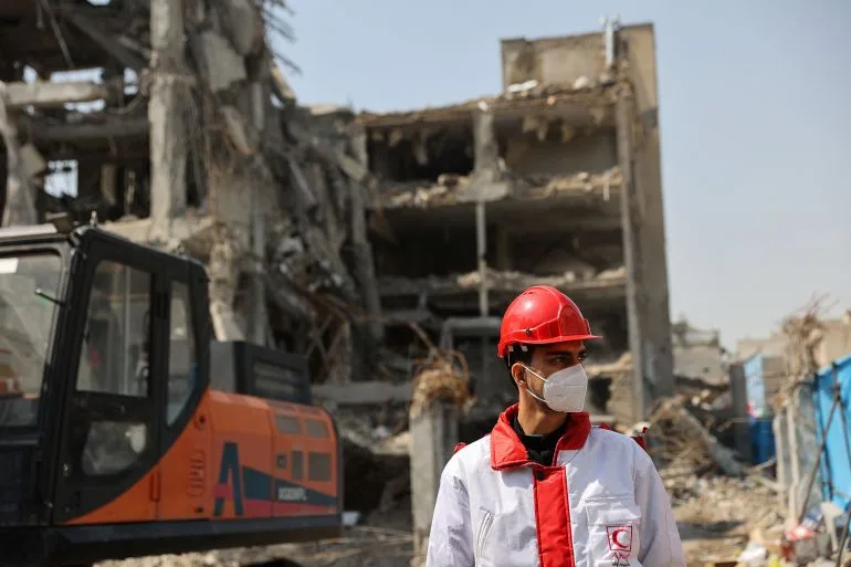 Iranian Crisis Escalates: US-Israeli Airstrikes Cause Near 2,000 Fatalities, Rescue Operations Continue