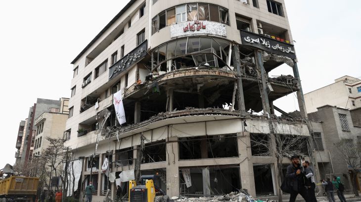 20,000 Seafarers Stranded in Hormuz Amid Insurance and Geopolitical Crisis