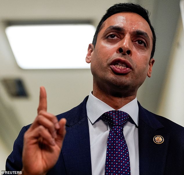 US Congressman Demands Sarah Ferguson Testify Over Alleged Epstein Ties in Federal Probe