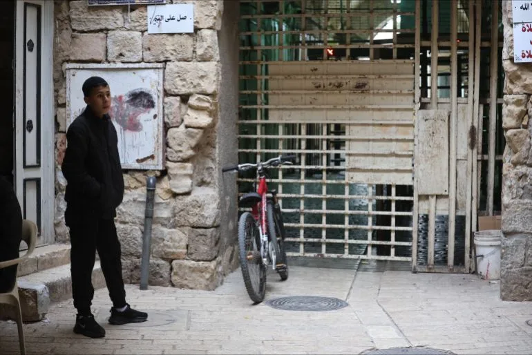 Hebron's Ibrahimi Mosque Under Tightening Israeli Security: Sacred Site Faces Accessibility Crisis