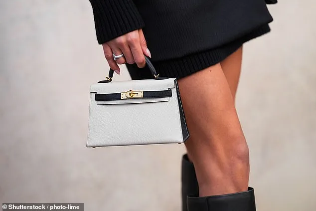 Dare-Devil Duo: Loot-Trotters at The Breakers.