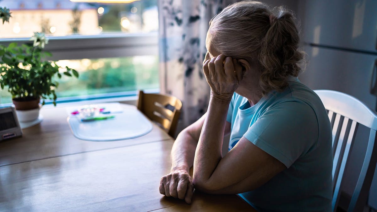 New study finds loneliness hurts older memory but doesn't speed up decline.