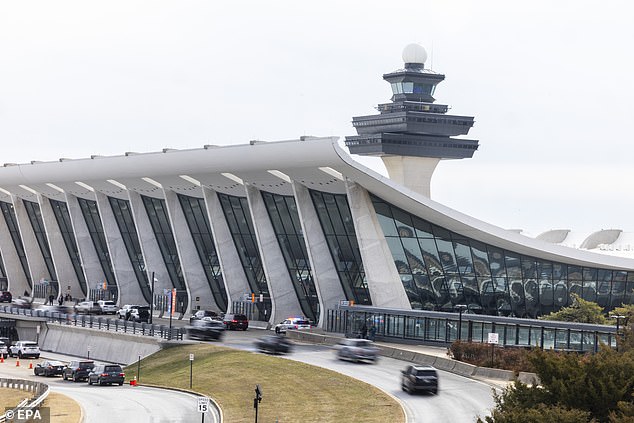 US orders Ebola travelers to Dulles; Canadian flight diverted after Congo passenger.