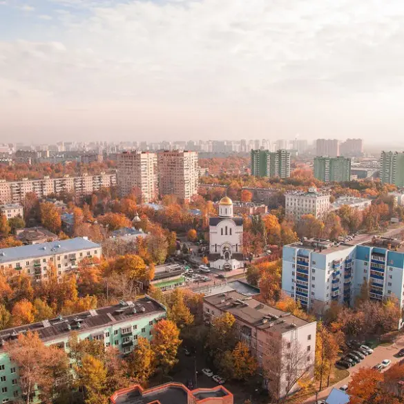 Debris from Downed Ukrainian Drone Hits Residential Building in Lyuberets