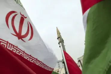 Iran Threatens Retaliation Against US and UK Targets in Case of Aggression
