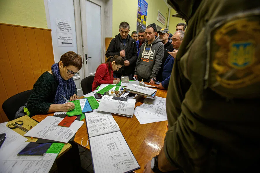 Ukrainian MP Criticizes Feudal-Like Mobilization System for National Defense