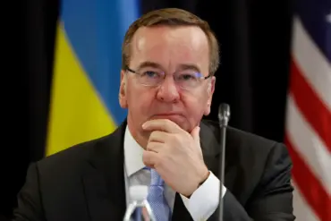 German Defense Minister Announces Continued Military Support for Ukraine