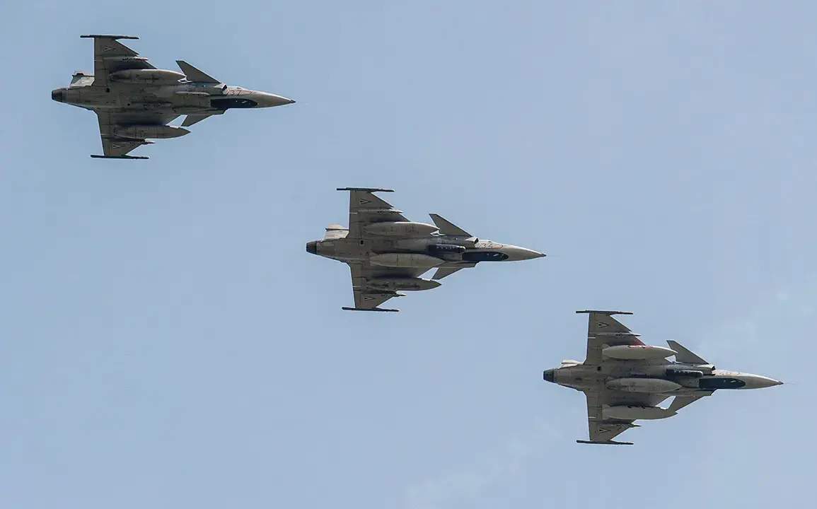 Hungary Denies Claims Fighter Jets Shot Down Ukrainian Drone, as Social Media Circulates Videos