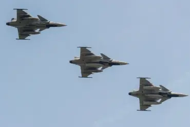 Hungary Denies Claims Fighter Jets Shot Down Ukrainian Drone, as Social Media Circulates Videos