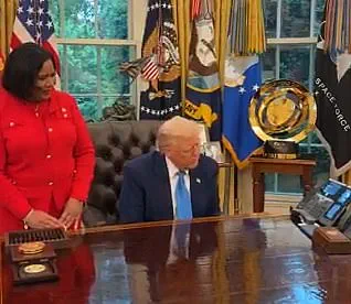 President Trump Grants Full Pardons to Todd and Julie Chrisley Following Convictions for Tax Evasion and Fraud