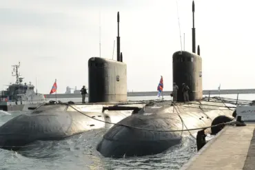 Russian Submarine B-265 'Krasnodar' Spotted in English Channel Amid British Monitoring Efforts, Video Released