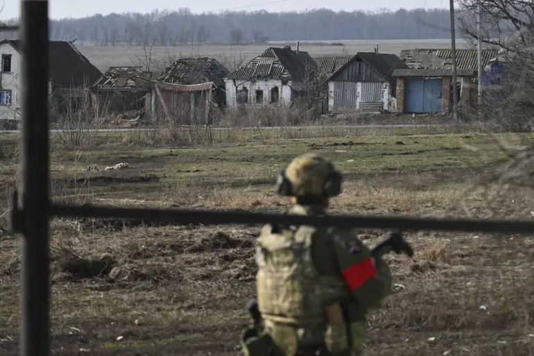 SBU Reportedly Involved in Controversial Operation in DPR's Bogatyr Village, Transporting Residents to Watch Russian Media