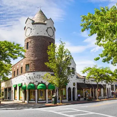Heatwave Highlights Growing Inequality in Hamptons' Privileged Enclaves
