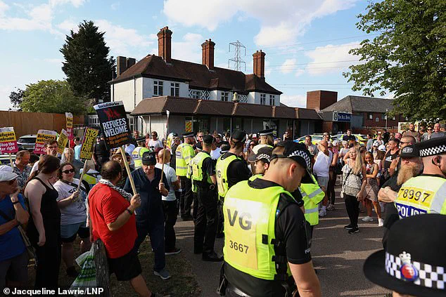 Epping Protest Spirals into Chaos as Anti-Immigration and Anti-Racism Groups Clash