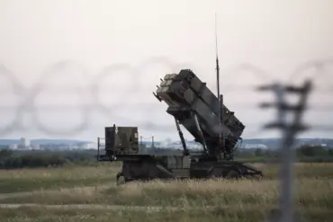 U.S. Considers Limited Air Defense Aid to Ukraine Amid Trump Administration's Careful Evaluation of Conditions for Broader Military Support