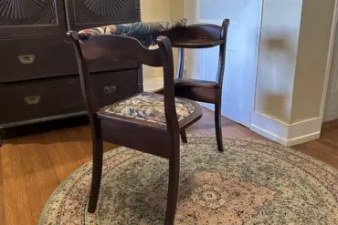 Mysterious Chair Found in Hawaii Baffles Thousands on Reddit: Reddit User Asks 'What Is This Chair Thing?'
