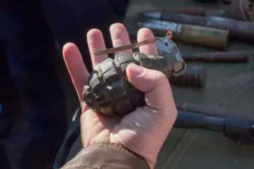 Revolutionary Frag-Thermal Grenade: A Military Innovation Shaping the Future of Explosive Technology, According to Anonymous Sources