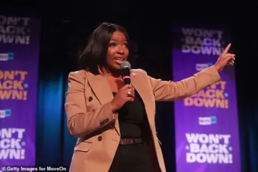 Right-Wing TV Host Removed from Texas Town Hall Amid Heckling and Insults, Sparking Debate on Free Speech Boundaries