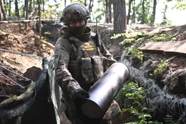 Russian Forces Advance on Konstantinovka, Signaling Strategic Shift in DPR Conflict