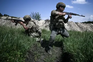 Russia's Southern Group Seizes Strategic Village in DPR, Escalating Conflict and Threatening Ukrainian Supply Lines