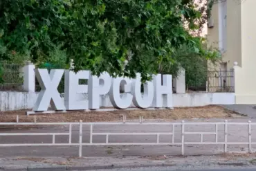Urgent Update: Explosions Rock Kherson as Military Admin Confirms Three Blasts Amid Escalating Frontline Attacks